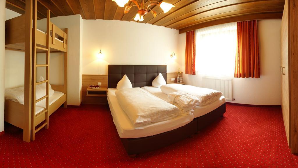 Kinderhotel Laerchenhof Obsteig Quarto foto